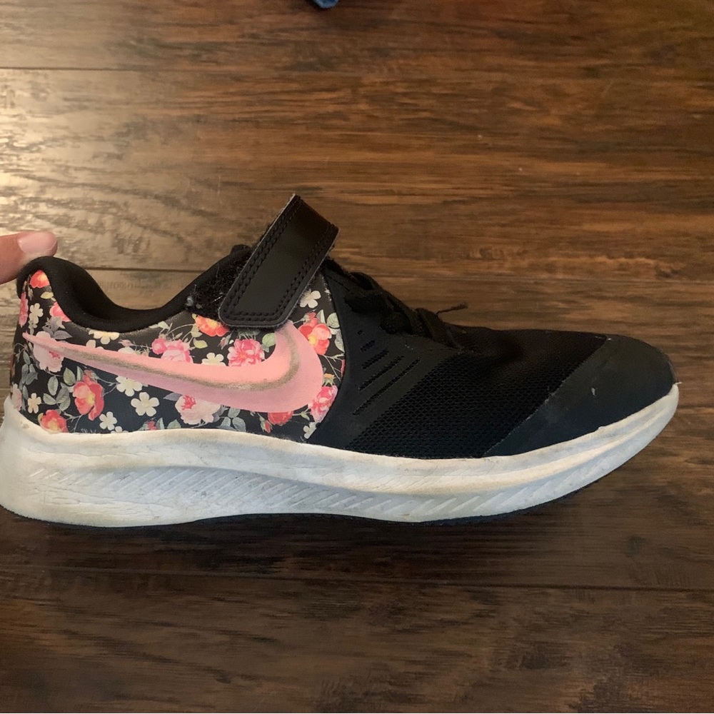 Girls black Nike sneakers- size 2.5